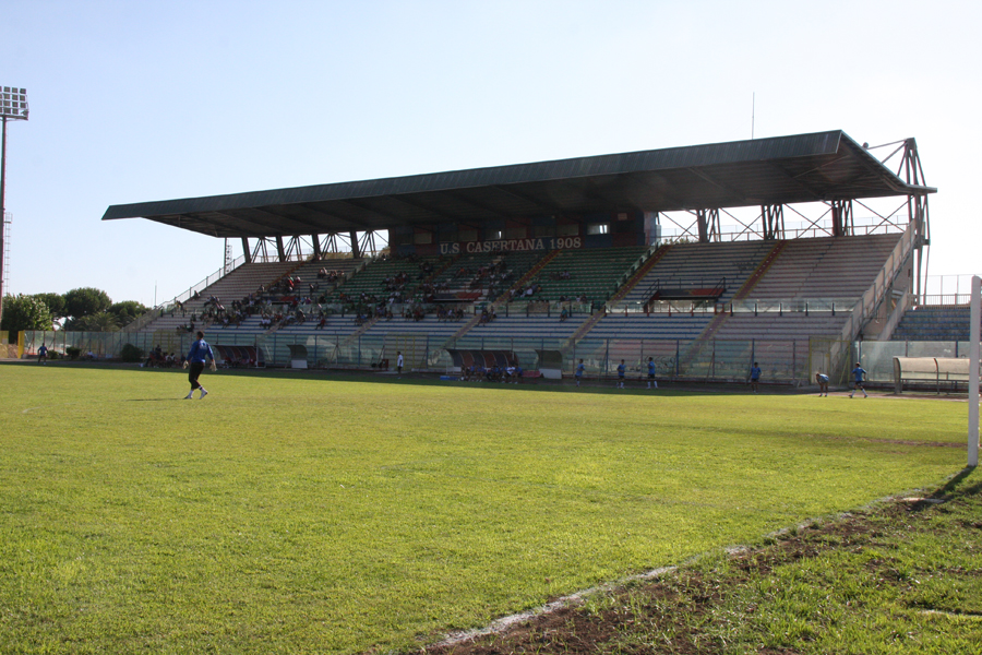 Casertana, è allarme stadio: domenica si rischia di giocare a porte chiuse!
