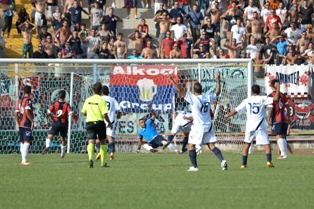 Il gol partita di De Angelis (Foto Giuseppe Melone)