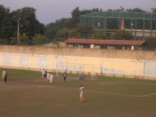 Il rigore del secondo vantaggio ospite siglato da Rosi (foto Antimo Cusano)