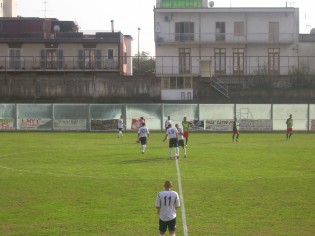 Il calcio d'inizio del match (foto Antimo Cusano)