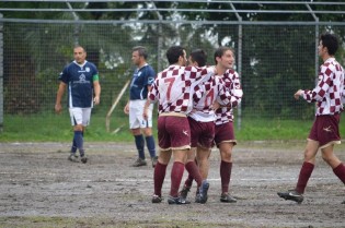 Il Cimitile festeggia per il goal (foto Gaetano Grimaldi)