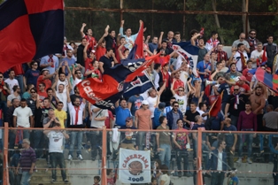 I tifosi della Casertana festeggiano il 4-1 all'Aprilia (Foto Giuseppe Melone)