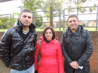 Filosa con due genitori accompagnatori