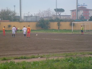 Il rigore segnato da Vincenzo Russo (foto Domenico Vastante)