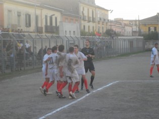 L'esultanza di Vincenzo Russo