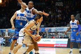 La Pasta Reggia si arrende nuovamente al Palamaggiò: vince Brindisi, la fotogallery