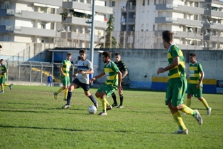 Viola in azione nel derby (Foto Giuseppe Melone)
