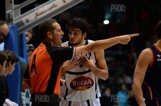 Vitali chiede spiegazioni all'arbitro (Foto Giuseppe Melone)