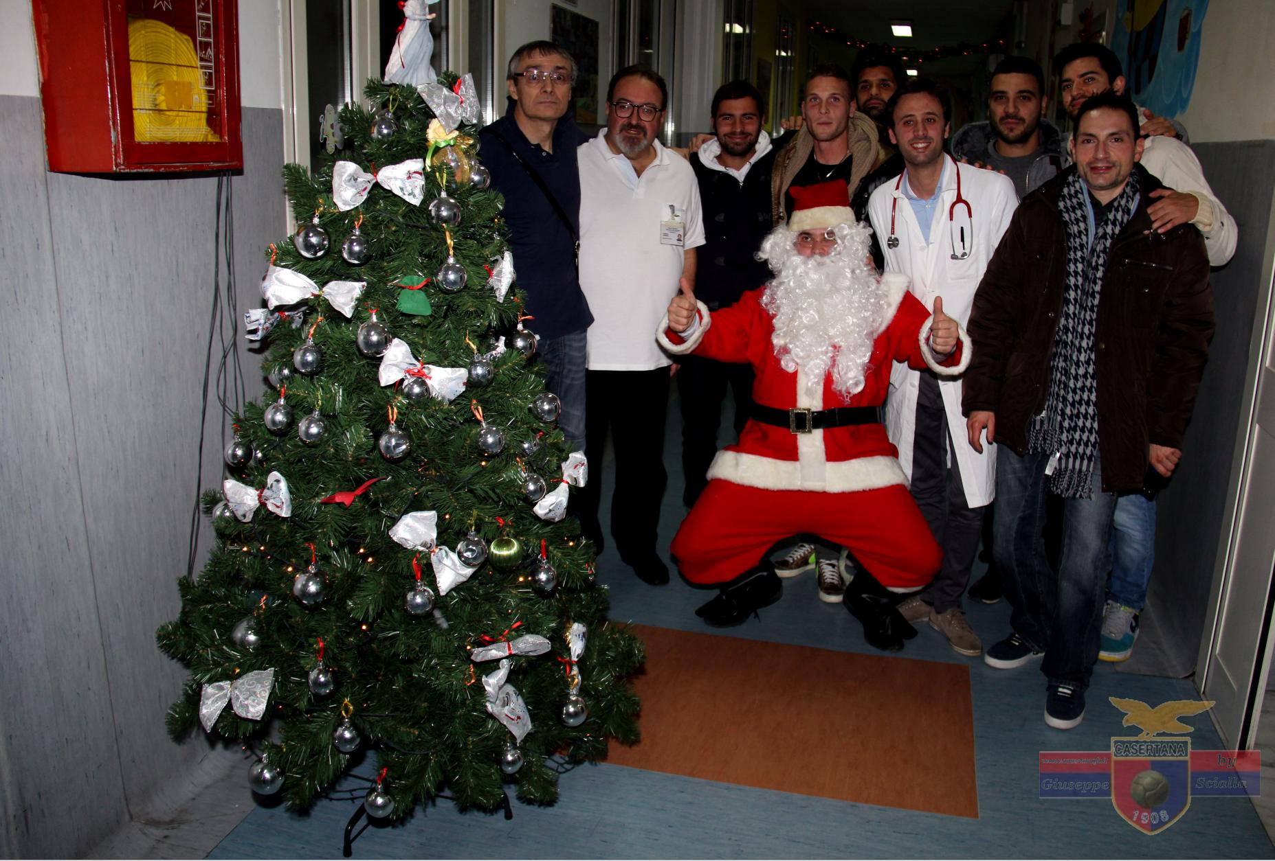 La Casertana porta Babbo Natale al reparto pediatria dell’ospedale cittadino