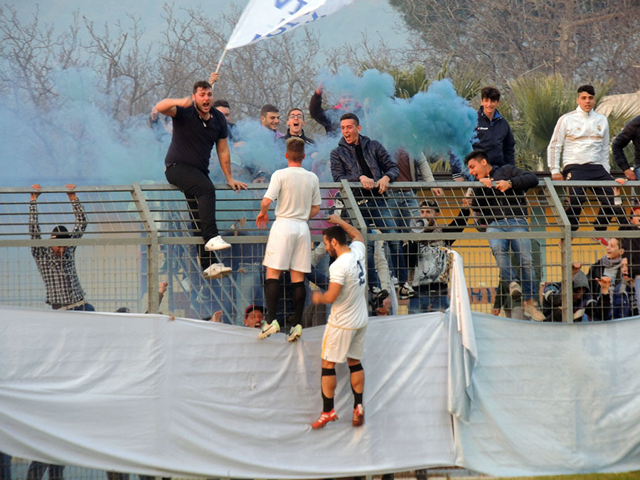 La festa a fine gara con i tifosi