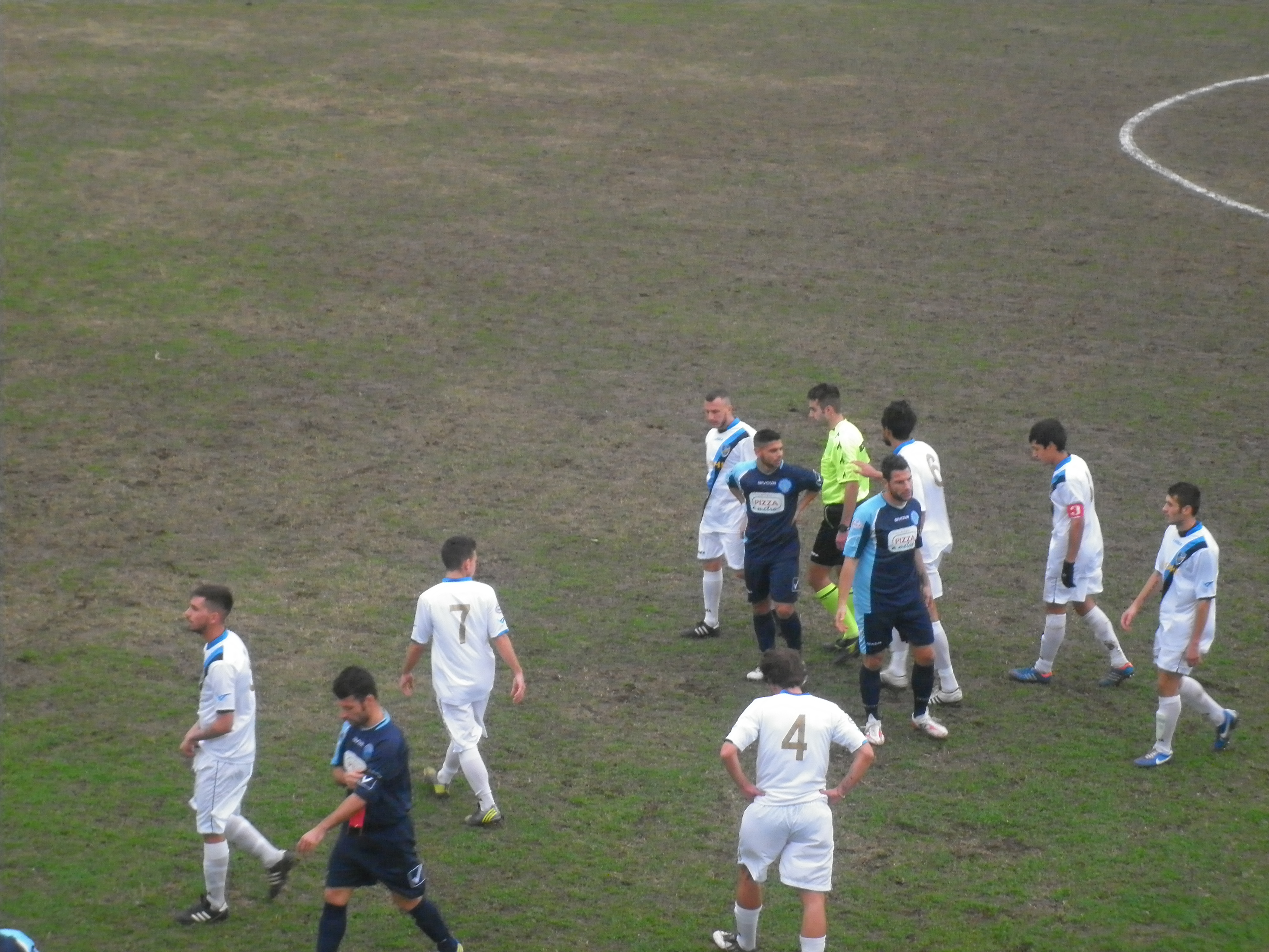 L'arbitro fischia la fine della gara