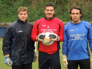 Da sinistra il debuttante Fincato, il preparatore Verdicchio ed il portiere espulso Pompeo