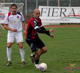 Lucas Correa in azione contro il Gavorrano