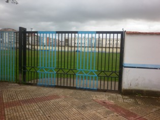 Cancello chiuso al Piccirillo