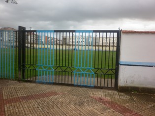 Cancello chiuso al Piccirillo