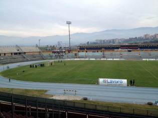La Casertana durante il riscaldamento al 'San Vito'