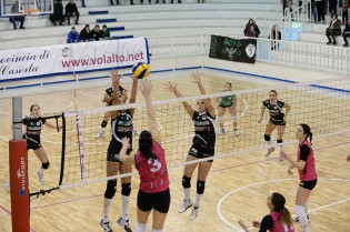 Le rosanero in azione contro Corato (Foto Giuseppe Melone)