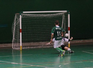 Il momentaneo 3-1 di Schurtz (Foto Giuseppe Melone)