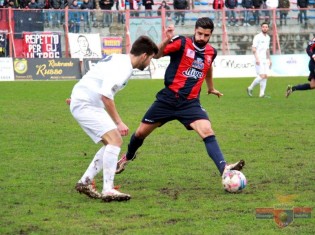 Mancino in azione contro il Poggibonsi