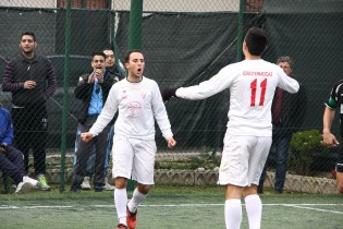 Mario Palmieri esulta, tripletta per lui