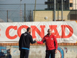 Stretta di mano tra Cristiani e Minichino