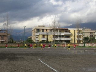 Un'azione di gioco nel primo tempo (foto Antimo Cusano)