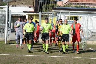 Le due squadre in campo (Foto Giuseppe Melone)