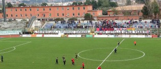Lo striscione dei tifosi della Casertana per Catello Mari