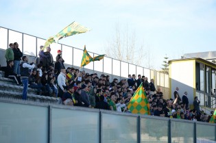I tifosi del Marcianise contro il Bisceglie (Foto Giuseppe Melone)