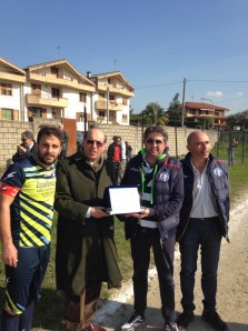 La consegna della targa in memoria di Don Peppe Diana