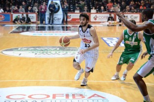 Vitali in azione nel derby