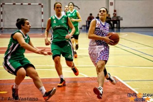 Valeria Zampella in azione (Foto Vastano centrodianabasket.it)