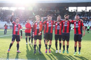 I rossoblù a fine gara (Foto Giuseppe Melone)