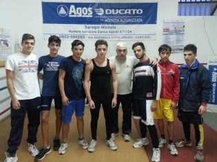I pugili della Tifata Boxe col maestro Perugino