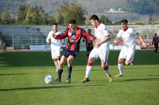 Simone De Marco in azione contro il Teramo (Foto Giuseppe Melone)