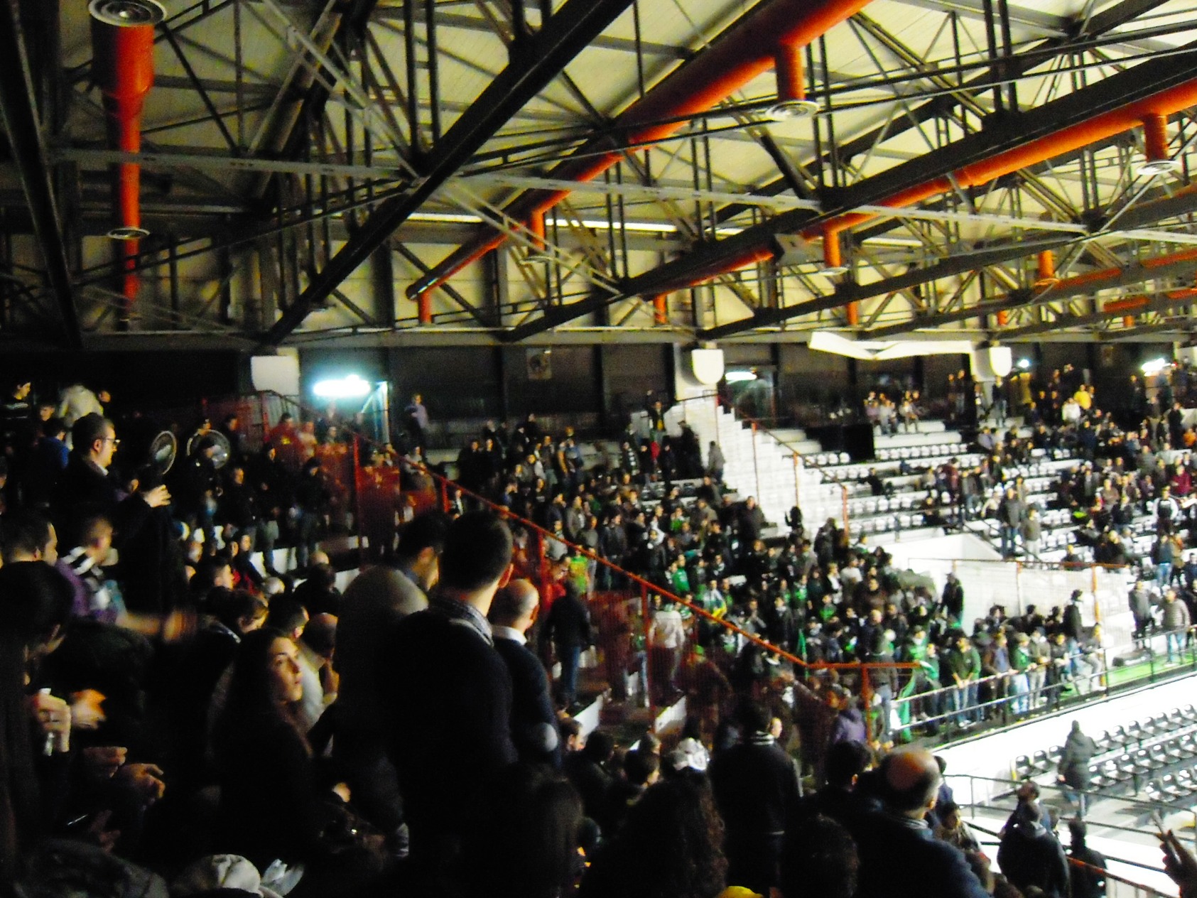 Tensione all’arrivo dei tifosi di Avellino nel derby…