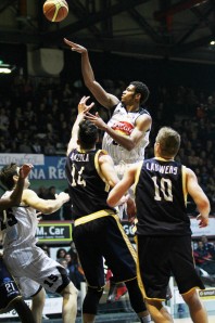 Brooks in azione contro Montegranaro (foto Carozza)