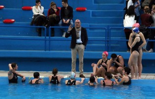 Coach Napolitano durante un timeout