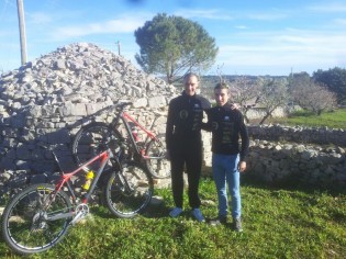 Ferritto tra i trulli pugliesi