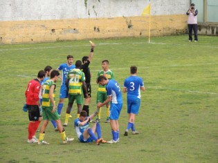 L'espulsione di Allegretta (Foto Fantaccione)