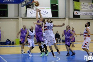 Proto vola a canestro contro il PKH (foto Melone)