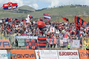 I tifosi della Casertana in curva