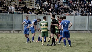 Allegretta espulso contro il Matera (Foto Arnaldo Iodice)
