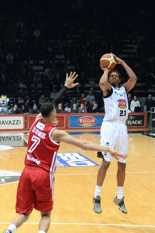 Brooks in azione contro Varese