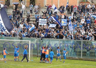 L'esultanza del Matera a fine gara (Foto Mario Fantaccione)