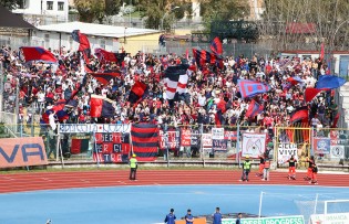 I tifosi della Casertana in curva nord