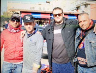 I tifosi nel piazzale antistante lo stadio