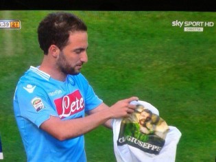 La dedica di Higuain a Giuseppe Feola