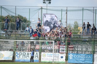 I tifosi dell'Aversa Normanna (Foto Giuseppe Melone)