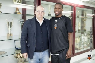 Il gm Atripaldi con  Ronald Moore
(Foto Gennaro Buco)